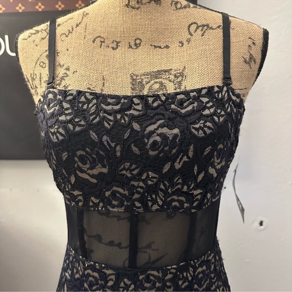 🆕Alexa B. Lace Dress - Picture 3 of 16